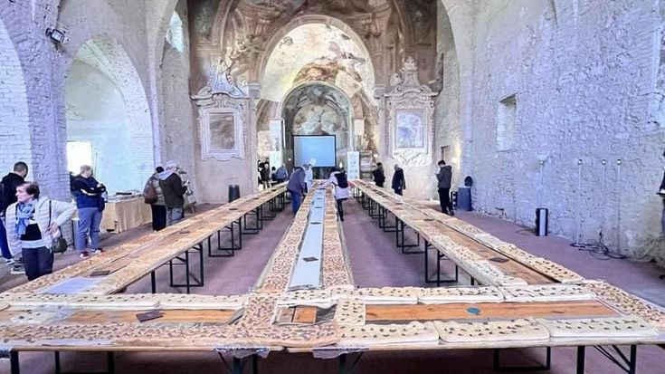 La focaccia (con la luganega) più lunga del mondo: record a Missaglia per aiutare le suore Romite