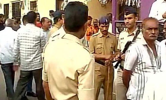 Tragedia a Mumbai, uccide 14 familiari, poi si toglie la vita