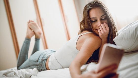 Selfie e like, il web ci isola e ci rende più narcisisti
