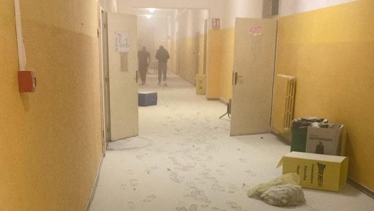 Vandali al Pacinotti occupato, lezioni sospese: “Danni ingenti”