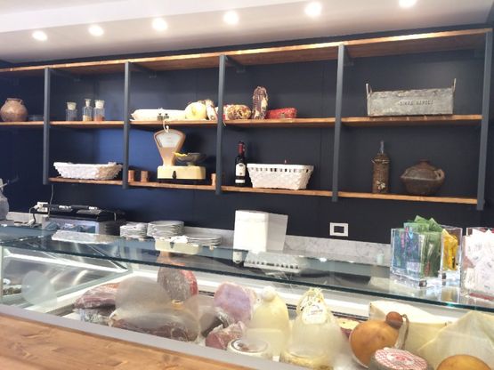 Riapre la Cantina di Triunfo a Napoli