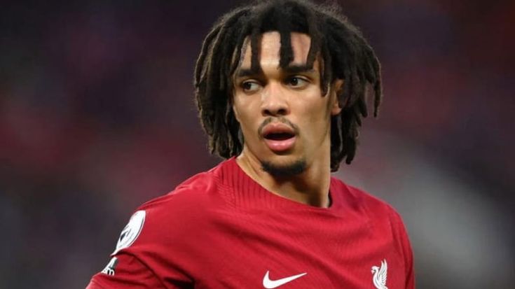 Alexander-Arnold del Liverpool “vivo per miracolo”: auto sfiorata da un traliccio della corrente