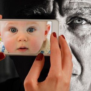 Tariffe telefoniche più care per i nonni, meno per i giovani