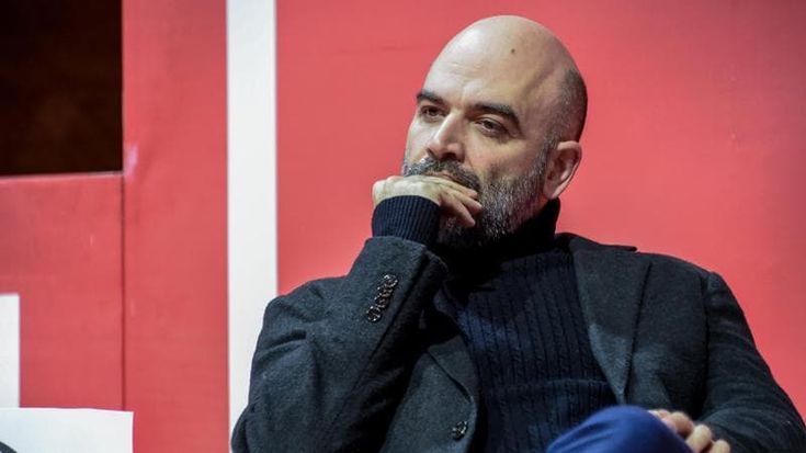 Roberto Saviano torna al cinema con Super Santos: la passione per il calcio nelle strade di Gomorra