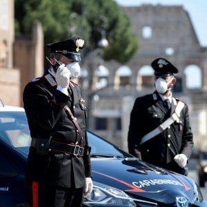 Emergenza coronavirus Roma, in strada senza motivo: arresti e multe. Regione: "Attenzione a truffa tampone a domicilio"  