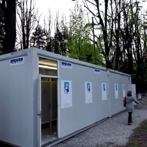 Toilette con l'obolo e stand del Padrino, il business prospera all'ombra della Sindone