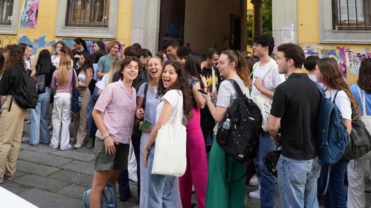 Eterosessuali, maschi, nostalgici: ecco gli italiani secondo le tracce (inattuali) del tema alla Maturità