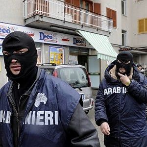 Catania, le mani della mafia sul cemento. Cinque arresti
