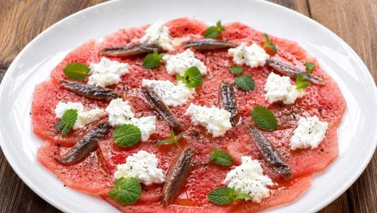 Con le alici, grigliata o nel curry: 10 ricette nelle quali l’anguria diventa protagonista