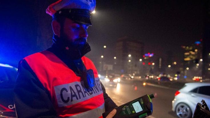 Rimini, positiva all’alcol test chiama il padre: patente ritirata pure a lui