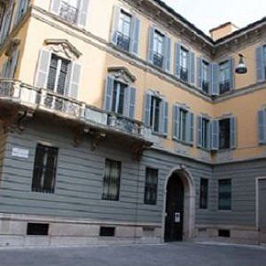 Mediobanca, l'utile semestrale sale del 23% a 321 milioni