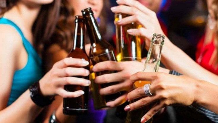 Bari, 11enne finita in coma etilico: chi le ha venduto l'alcol rischia solo una multa 