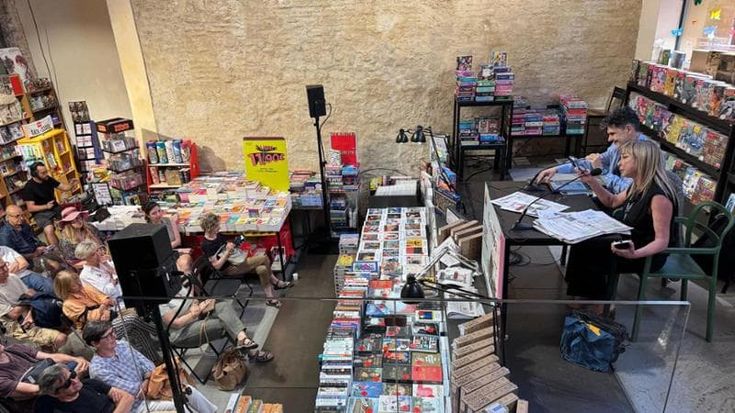 La diretta - Repidee, i sindaci riempiono la piazza. Politica e spettacolo, lo show di Ditonellapiaga
