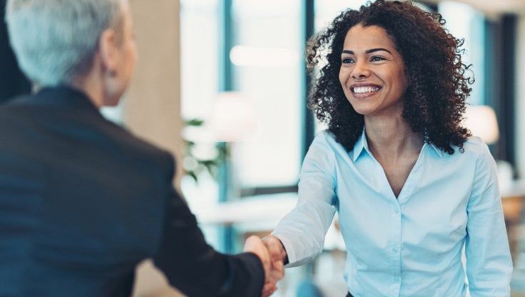 Tra crisi e inflazione, gli italiani ripongono fiducia nel proprio datore di lavoro e negli scienziati