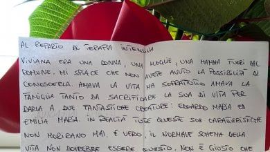 Scrive ai medici dopo la morte della moglie per il parto dei due ...