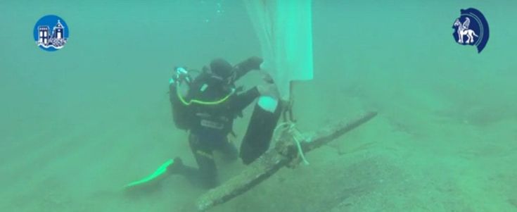 Un'ancora romana riaffiora nella baia di Ischia