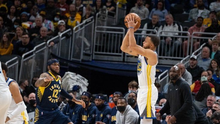 Basket, Nba: i Warriors vincono, ma Curry deve aspettare ancora per il record di triple. Suns ko coi Clippers