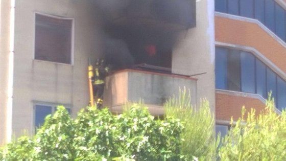 Litiga con la moglie e dà fuoco all'appartamento: palazzo evacuato a Margherita di Savoia