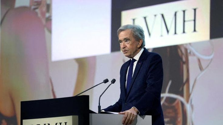 Arnault paga il conto dei dazi ma per fare la pace con Trump rischia di dimenticare la Cina