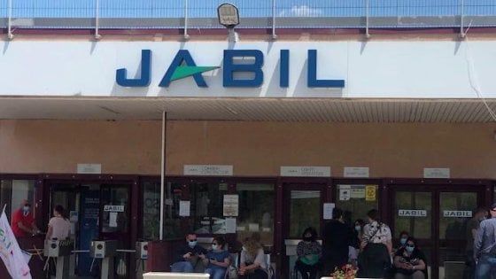 Jabil, i 190 operai impugnano i licenziamenti in tribunale 