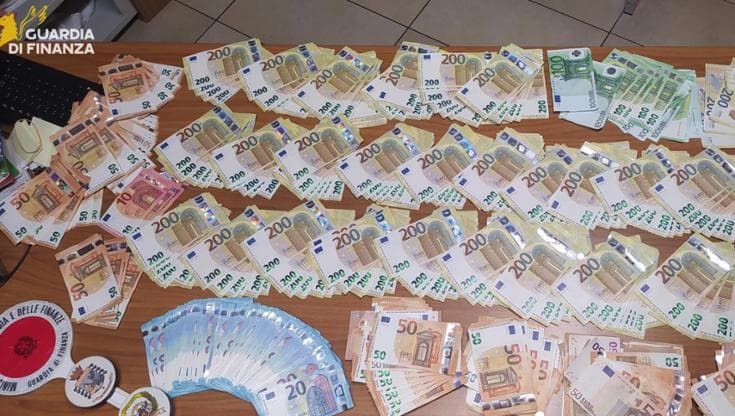 Solofra, riciclaggio e frode fiscale nel polo conciario: 13 misure cautelari