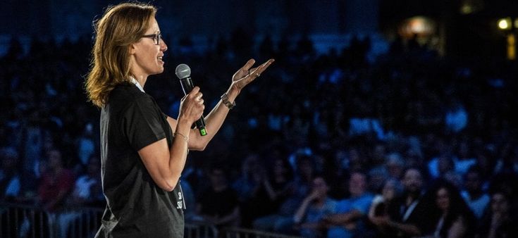 llaria Cucchi: "Mi alzo in piedi per Bologna, perché quando ne ho avuto bisogno, vi siete alzati per me"