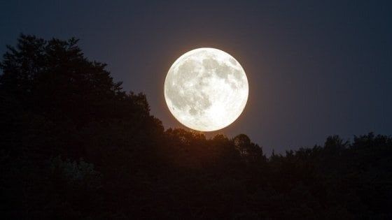 Cina, pazza idea: una luna artificiale per illuminare una metropoli