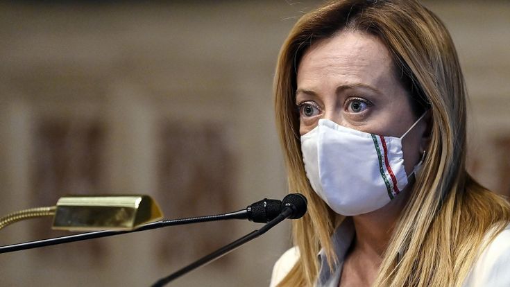 Gli insulti a Giorgia Meloni, l’amarezza della leader: "La politica mi dà molto, ma è dura se sei donna"