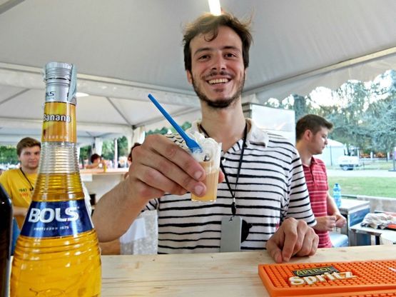 Milano, alla Festa dell'Unità arriva il chupito 'Pisapia ripensaci'