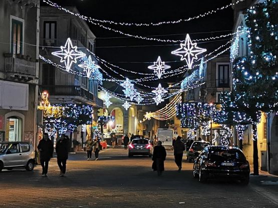 Teggiano, per Natale torna il corteo storico "Alla tavola della principessa Costanza"