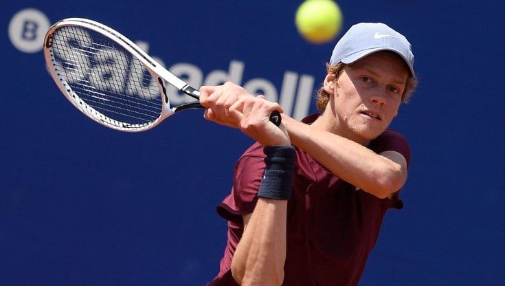 Tennis, Sinner si ferma a Barcellona: niente da fare con Tsitsipas