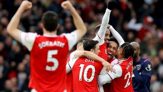 Coronavirus, la Premier League rinvia Manchester City-Arsenal
