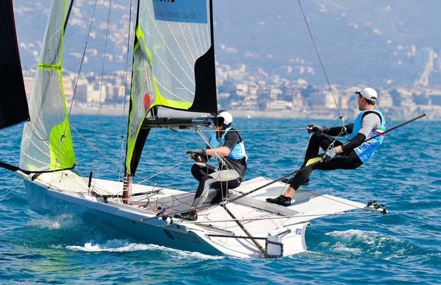 Duecento barche a vela si sfidano nel mare di Genova