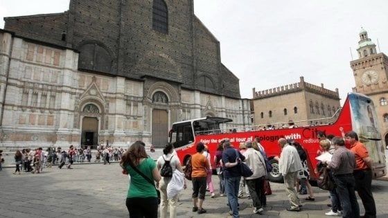 Case Bologna, il sindaco: in arrivo uno stop ad Airbnb