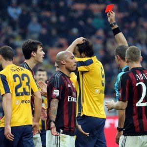 I capi degli arbitri salvano Valeri: "Rigore? Mezza spinta"