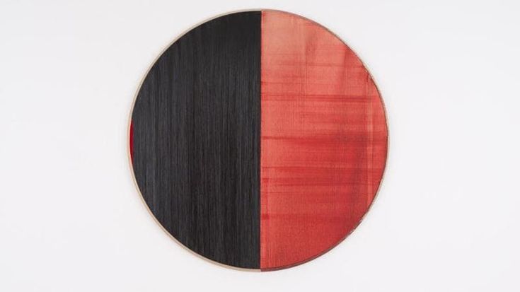“Darker than blue” le geometrie luminose di Callum Innes