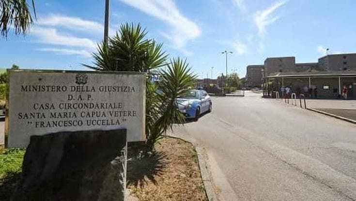 Agente penitenziario arrestato a Santa Maria Capua Vetere: introduceva droga in carcere
