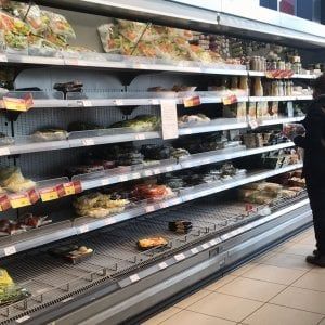 Coronavirus, ordinanza di Bonaccini: weekend, nei supermercati aperte solo area alimentari, farmacia e parafarmacia