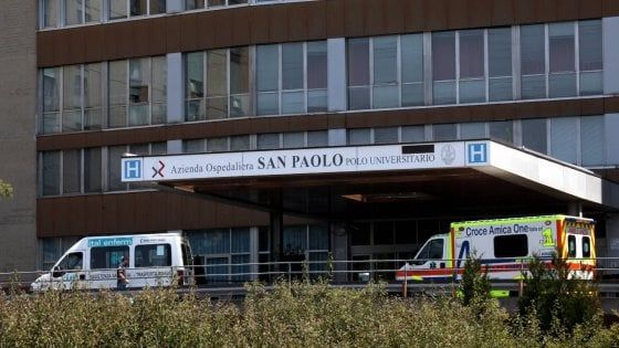 Stela e suo figlio che ha solo 12 anni: la donna è in isolamento Covid, lui l'aiuta a respirare 