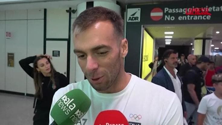 Parigi 2024, Paltrinieri rientra a Fiumicino: "Tutto incredibile, sarebbe bello arrivare a Los Angeles"