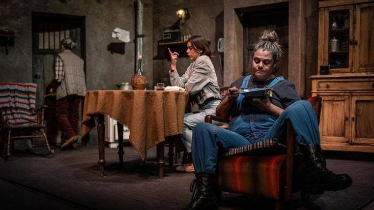 Cosa fare a Milano oggi 21 aprile: “Misurare il salto delle rane” all'Elfo e Venerus all'Alcatraz
