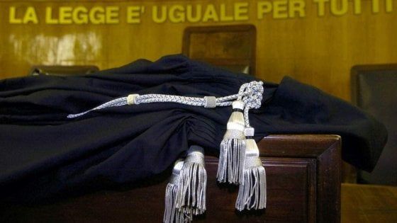 Stalking tra giovanissimi a Parma: "Lascia la mia ex o ti rovino"
