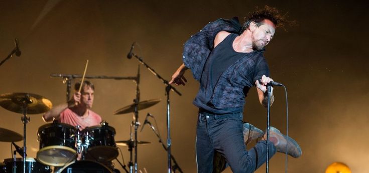 Pearl Jam, Eddie Vedder senza voce: annullato il concerto di Londra