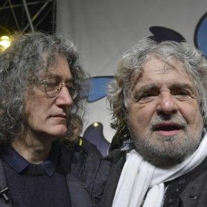 Casaleggio: "Io e Grillo pronti a fare i ministri". Poi la smentita. Ed &egrave; polemica