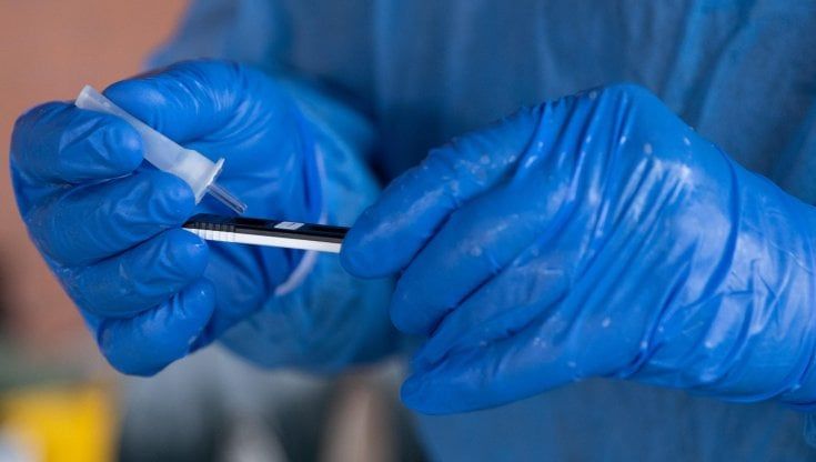 Coronavirus, il bollettino di oggi 15 novembre: 33.979 positivi e 546 morti