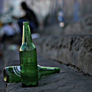 Napoli, picchiati e accoltellati da baby gang per una birra