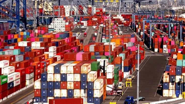 Container, la tempesta perfetta: i traffici globali a rischio paralisi
