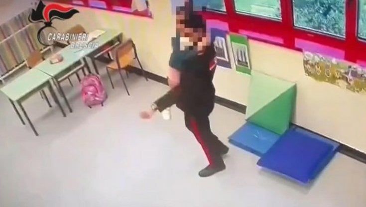 Maltrattamenti all'alunna disabile, l'educatrice arrestata non risponde al gip: "Sotto choc, non le avrei mai fatto male"