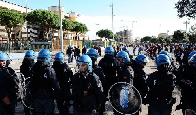 Calcio, stadi vuoti e ultr&agrave; violenti.Il flop della tessera del tifoso