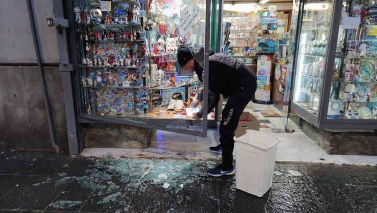 Piazza Garibaldi, assalto a una tabaccheria